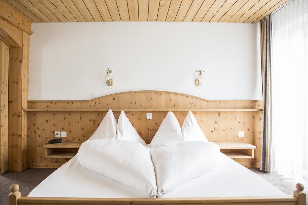 Hotel Filli Scuol Zewnętrze zdjęcie